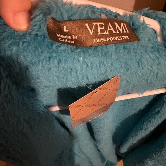 VEAMI plush robe, 100% polyester, women’s size large. Brand new with tags! - Picture 2 of 9